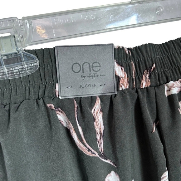 One by Chapter one Pull On Jogger Pants floral size M New - Picture 8 of 12